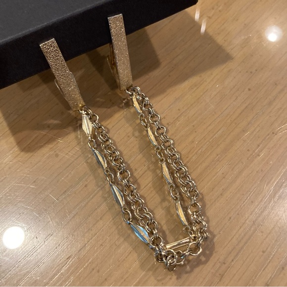 EUC Vintage 1960s Sweater/Scarf Clip Guard. Gold Tone Double Chain.
PAT. 2853764 - Picture 4 of 14